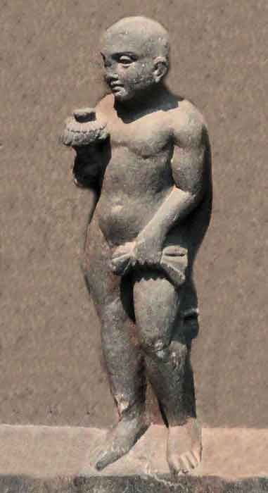 Ein Ajivika-Asket in einer Gandhara-Skulptur des Mahaparinirvana, ca. 2.-3. Jahrhundert n. Chr. Mit Ausnahme einer Höhle sind die Barabar-Höhlen mit spirituellen Praktiken der Ajivika verbunden.  