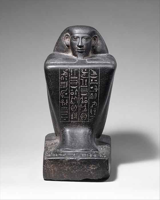 Blockstatue eines ägyptischen Propheten von Montu