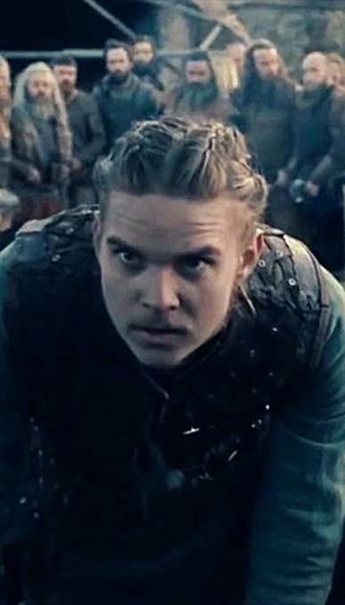 Die Figur Hvitserk, wahrscheinlich ein Spitzname für Halfdan, in der Serie Vikings.
