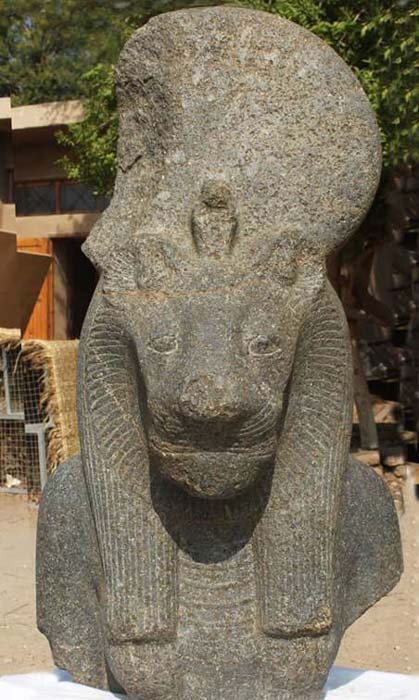 Die Stätte enthielt auch drei bemerkenswerte Statuen der Göttin Sekhmet
