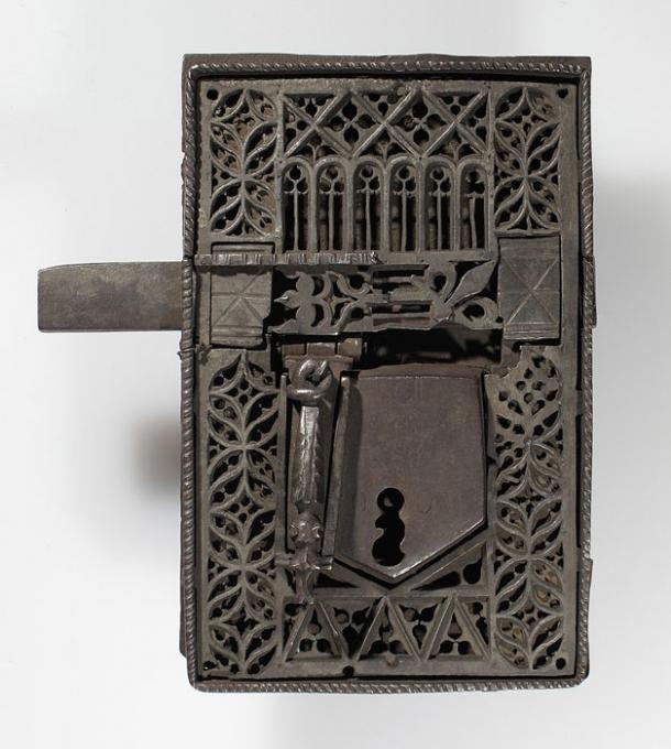 Ein mittelalterliches gotisches Schloss aus Eisen aus dem 15.-16. Jahrhundert n. Chr. im Metropolitan Museum of Art (New York City). 