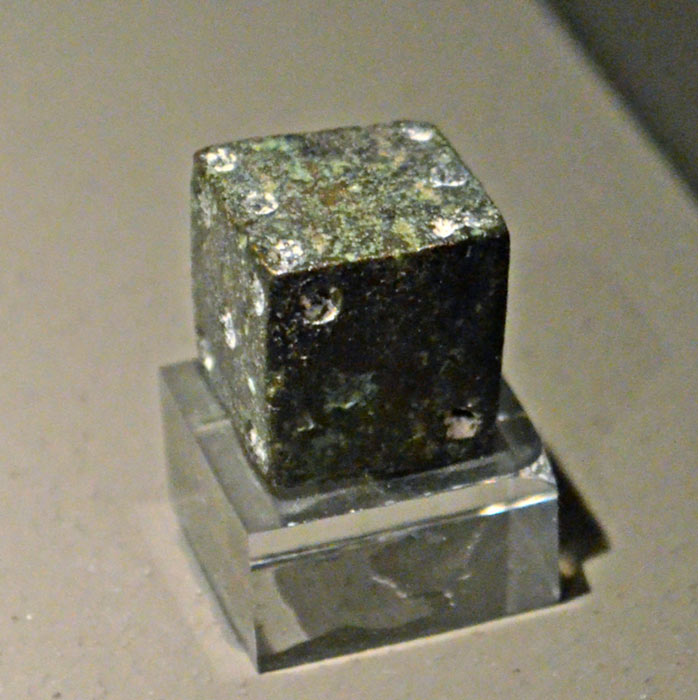 Griechischer Bronze-Würfel aus Volimos, 7.-6. Jh. v. Chr.