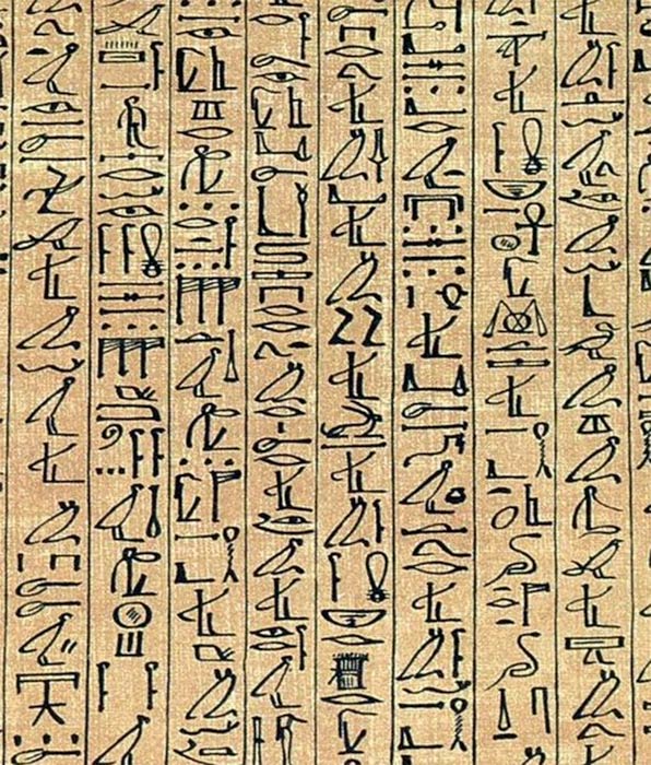 Ein Ausschnitt des antiken „Papyrus von Ani“ zeigt frühe kursive Hieroglyphen. Britisches Museum