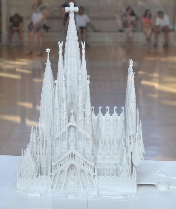 So wie dieses Modell (basierend auf Skizzen und Materialien, die Antoni Gaudi hinterlassen hat) wird die Sagrada Familia aussehen, wenn sie um 2026 endlich fertiggestellt ist.