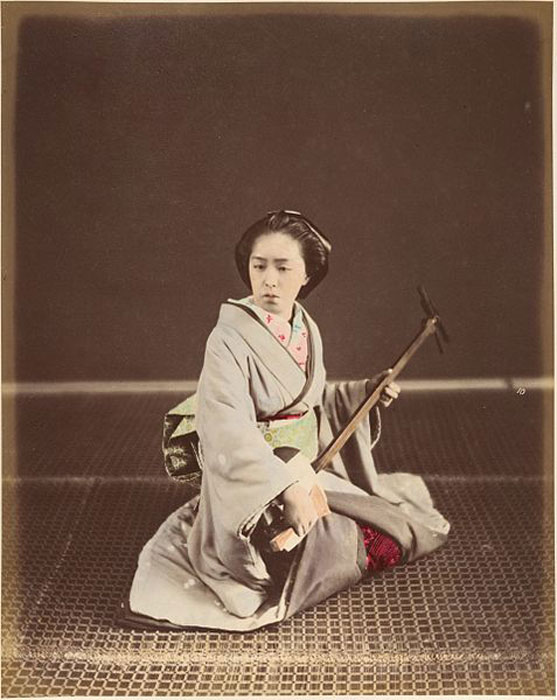 Tokioter Geisha mit Shamisen
