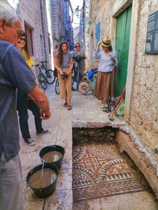 Die Straße Stari Grad auf der kroatischen Insel Hvar, wo das römische Mosaik gefunden wurde.