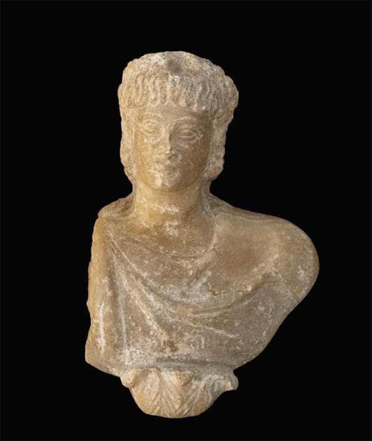 Die neue Statue Alexanders des Großen aus Alabaster, die bei einer großen Ausgrabung in Alexandria entdeckt wurde