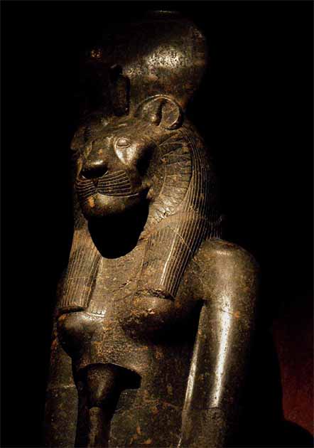 Eine Statue der blutrünstigen ägyptischen Gottheit Sekhmet, auch bekannt als Hathor, im Ägyptischen Museum von Turin.