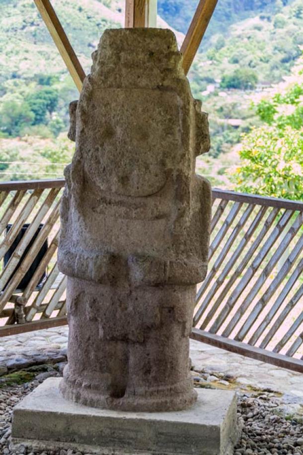 Steinskulptur im archäologischen Park Tierradentro