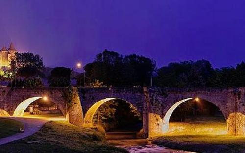 Die befestigte Stadt Carcassonne und die Pont Vieux über den Fluss Aude (CC BY-SA 3.0)
