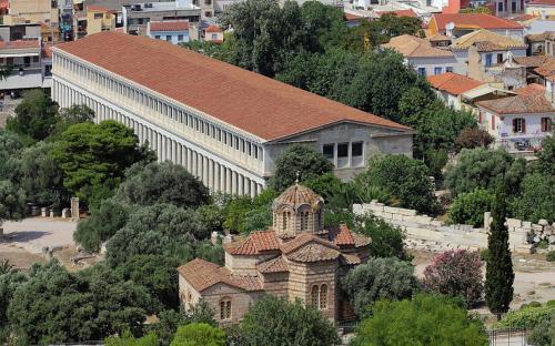 Die byzantinische Kirche der Heiligen Apostel neben der Stoa von Attalos (CC BY-SA 3.0)