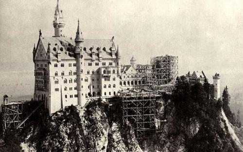 Schloss Neuschwanstein während des Baus. (Public Domain)