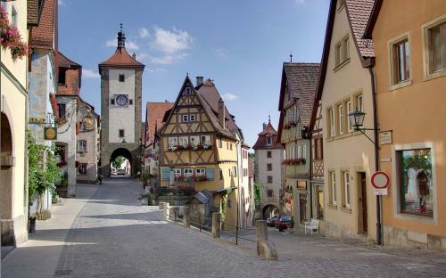 Plönlein with Kobolzeller Steige and Spitalgasse (Public Domain)
