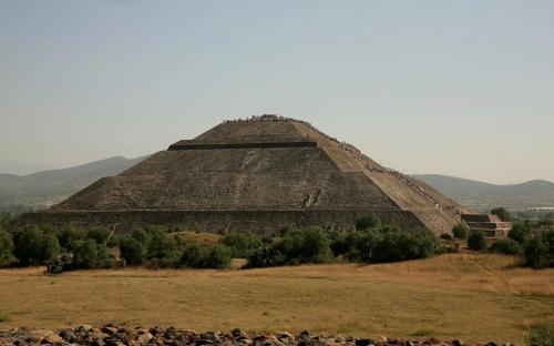 Linke Seitenansicht der Pyramide der Sonne. (CC BY-SA 3.0)