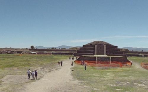 Die Ciudadela, auf der gegenüberliegenden Seite von der Pyramide des Mondes. (CC BY-SA 3.0)