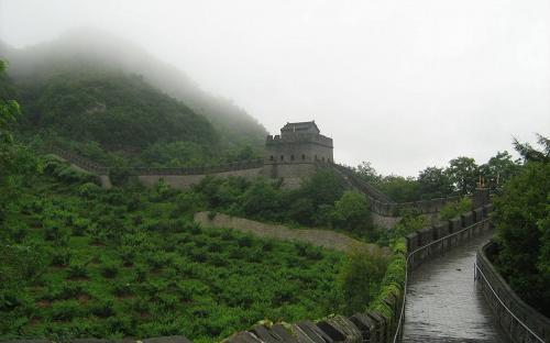 Der alte Drachenkopf, die Große Mauer, wo er auf das Meer in der Nähe von Shanhaiguan trifft (CC BY-SA 3.0)