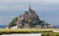 Der Mont Saint-Michel am Fluss Couesnon in der Normandie, Frankreich. (Public Domain)