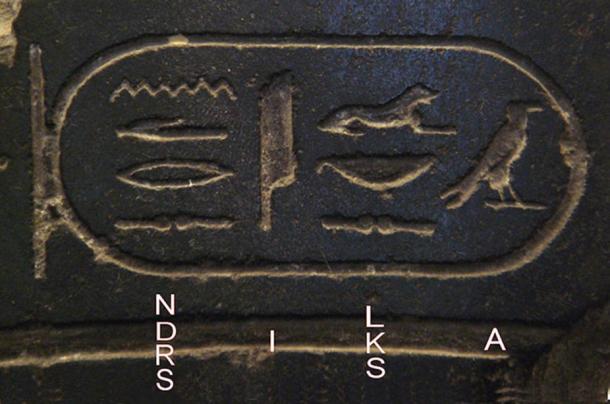 Name von Alexander dem Großen in ägyptischen Hieroglyphen (geschrieben von rechts nach links), ca. 330 v. Chr., Ägypten. Louvre Museum.