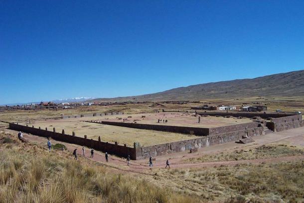 Die archäologische Stätte in Tiahuanaco, wo das Sonnentor von Tiahuanaco entdeckt wurde