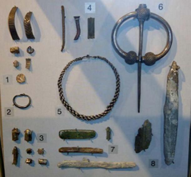 Artefakte aus der Wikingerzeit wurden an den Eingängen von Wikingerhäusern vergraben gefunden.