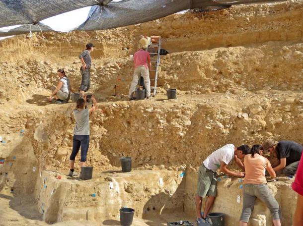 Bild der Ausgrabungen des Boker Tachtit-Geländes in der Negev-Wüste.