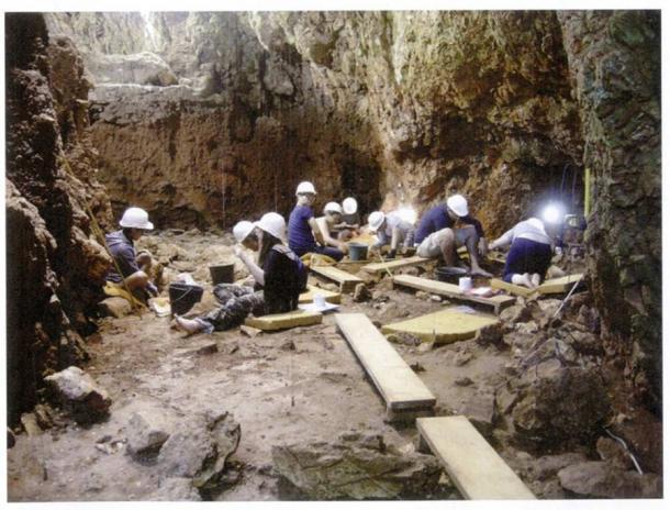 Ausgrabungen in der Lazarethöhle, Frankreich