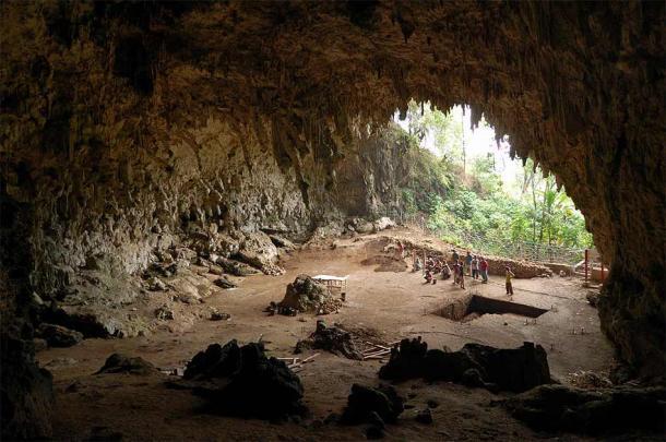 Die Ausgrabungsstätte in der Lian Bua-Höhle auf Flores in Indonesien
