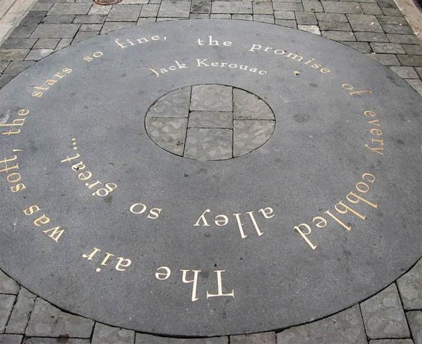 Auf der Straße: Auszug im Zentrum der Jack Kerouac Alley