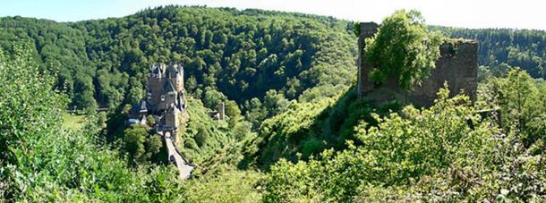 Burg Eltz und Burg Trutzeltz.