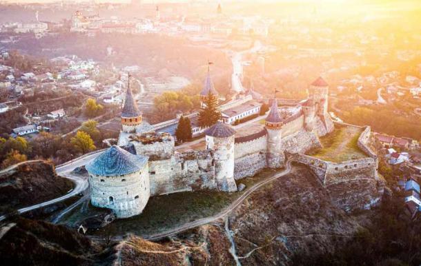 Die Burg Kamianets-Podilskyi fiel in ihrer langen Geschichte nur zweimal an Belagerer