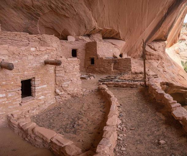 Das nördliche Ende des Innenbereichs der Ruinen von Keet Seel im Navajo National Monument.