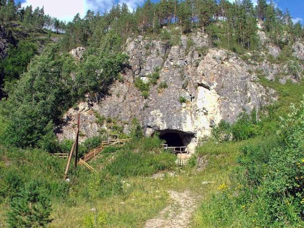 Die neuesten Fossilien des Denisovas wurden in einer tiefen Schicht der Denisova-Höhle im sibirischen Russland gefunden und sind nachweislich etwa 200.000 Jahre alt, was sie zu den ältesten jemals gefundenen Überresten des Denisovas macht.