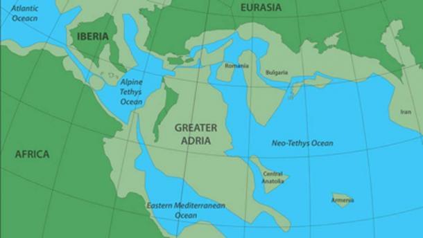 Der alte Kontinent Greater Adria, wie er vor 140 Millionen Jahren existierte, bevor er unter das heutige Südeuropa rutschte. Die dunkleren grünen Flächen stellen das Land über dem Wasser dar, die helleren grünen das Land unter dem Wasser