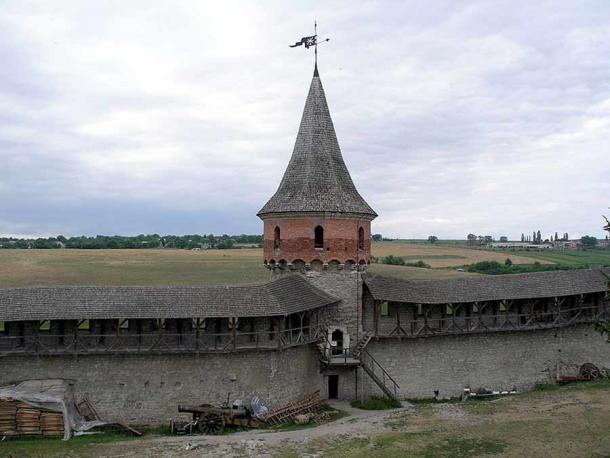 Die Türme des Kamianets-Podilskyi-Schlosses sind nach ihren Stiftern benannt.