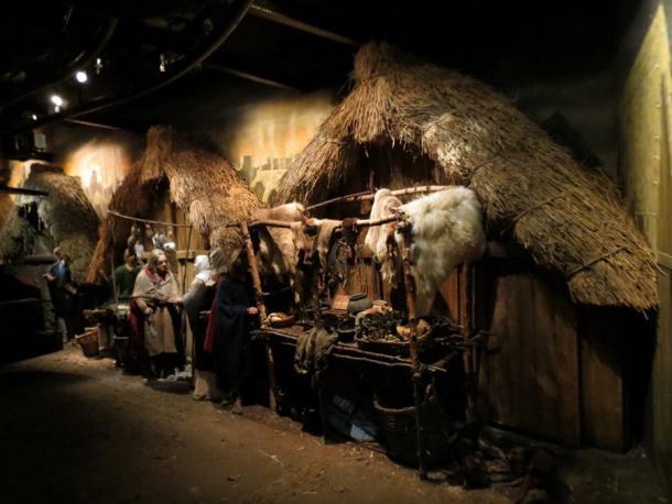 Ein Diorama des täglichen Lebens der Wikinger im Jorvik Viking Center in York. 
