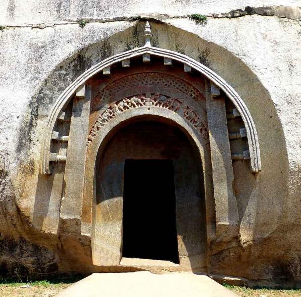 Der berühmte geschnitzte Eingang der Lomas-Rishi-Höhle, eine der Barabar-Höhlen in Bihar, Indien, mit dem ältesten Chaitya-Bogen in Indien. 