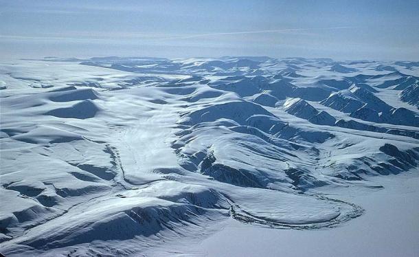 Einsame Landschaft der Insel Axel Heiberg am Polarkreis