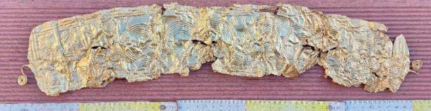 Forscher gehen davon aus, dass die goldene Gürtelschnalle etwa aus der mittleren bis späten Bronzezeit stammt