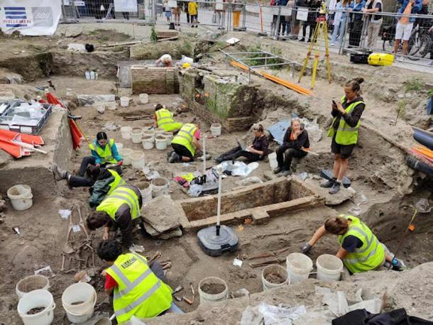 Grabgewölbe, das bei Ausgrabungen auf dem Friedhof Notre-Dame de Bruges entdeckt wurde.