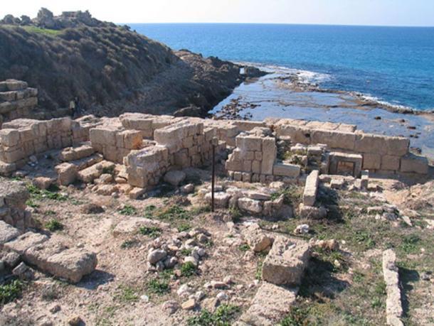 Ein Großteil der archäologischen Stätte Tel Dor liegt an Land.