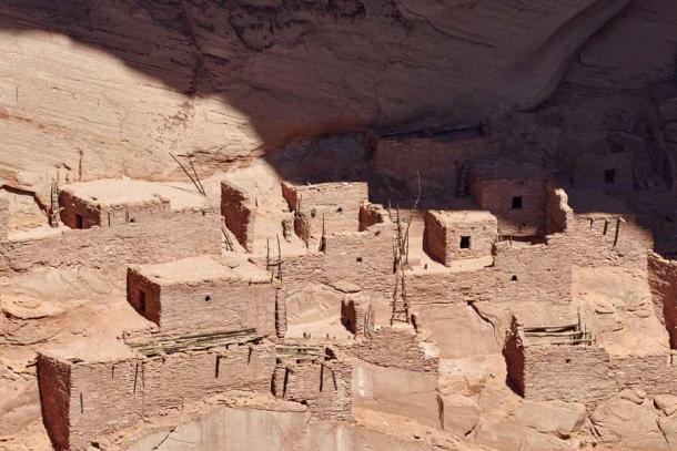 Indianische Felsenwohnungen an der Ruine Betatakin im Bezirk des Navajo National Monument Arizona, USA