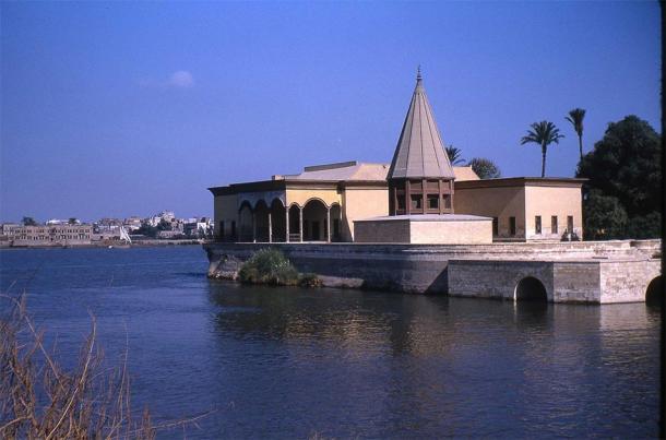 Rekonstruierte konische Struktur über dem Nilometer an der Südspitze der Insel Roda im Nil in Kairo.