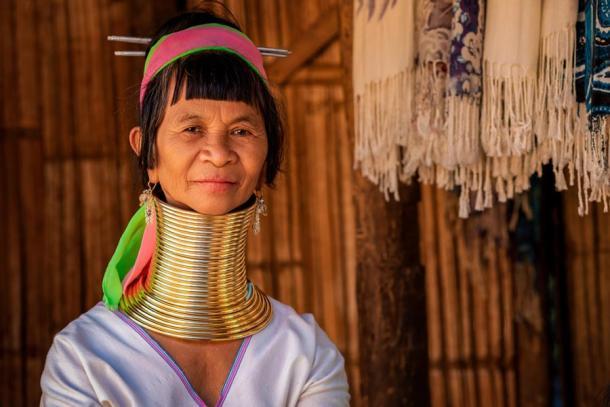 Karen-Frauen in Thailand, ein Volk, das für seine Halsringe bekannt ist