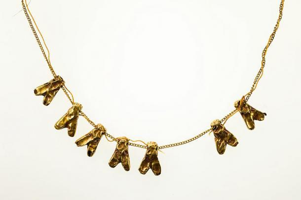 Kette von sieben goldenen Fliegenamuletten, 1600-1070 v. Chr., Ägypten
