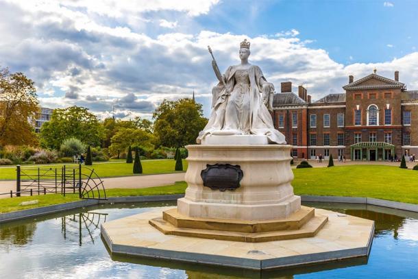 Königin-Victoria-Denkmal im Kensington-Palast, geschaffen von ihrer Tochter, Prinzessin Louise
