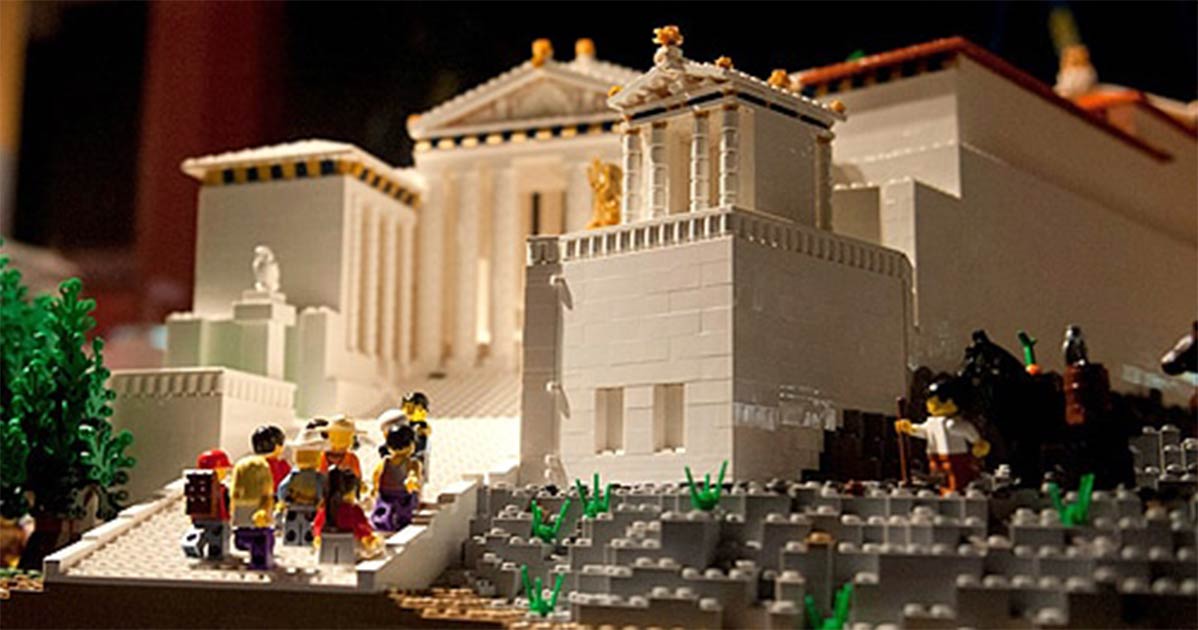Ausstellung der Lego-Acropolis im Akropolis Museum in Athen, Griechenland, Dezember 2019.