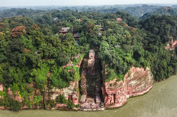 Luftaufnahme des Riesenbuddhas von Leshan