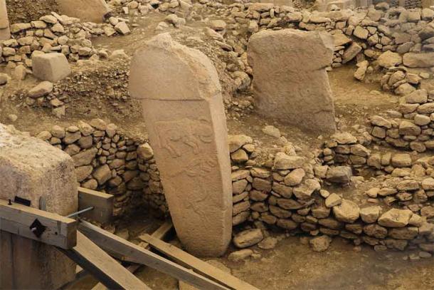 Diese monolithische Säule in Göbeklitepe ist mit Piktogrammen von Tieren verziert. Überraschenderweise ist die Bedeutung dieser Piktogramme immer noch ein Rätsel, das Archäologen und Anthropologen zu lösen hoffen.