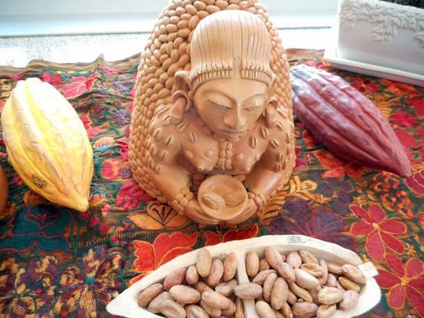 Eine Nachbildung der Maya-Göttin des Kakaos namens Ixcacao. Geformt von Patricia Martin in Muna, Yucatan.