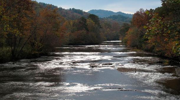 Nantahala River in der Nähe seiner Mündung in den Little Tennessee River, wo Tsali mit seiner Familie lebte.